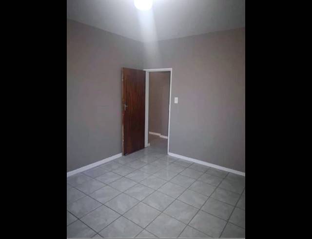 2 BEDROOM FLAT FOR SALE IN SASOLBURG EXT 2